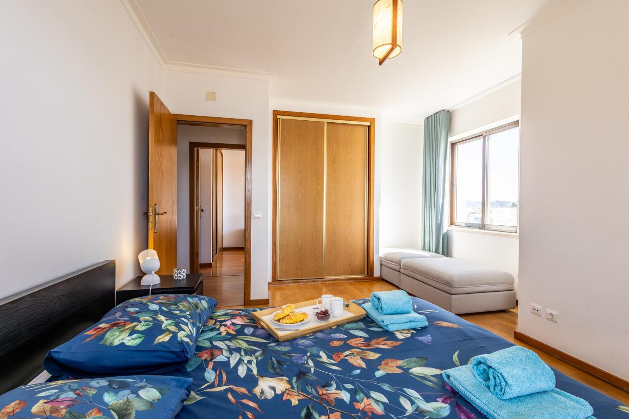Beachfront 3Bdr Apt On Marginal Boulevard Sao Martinho do Porto Bagian luar foto