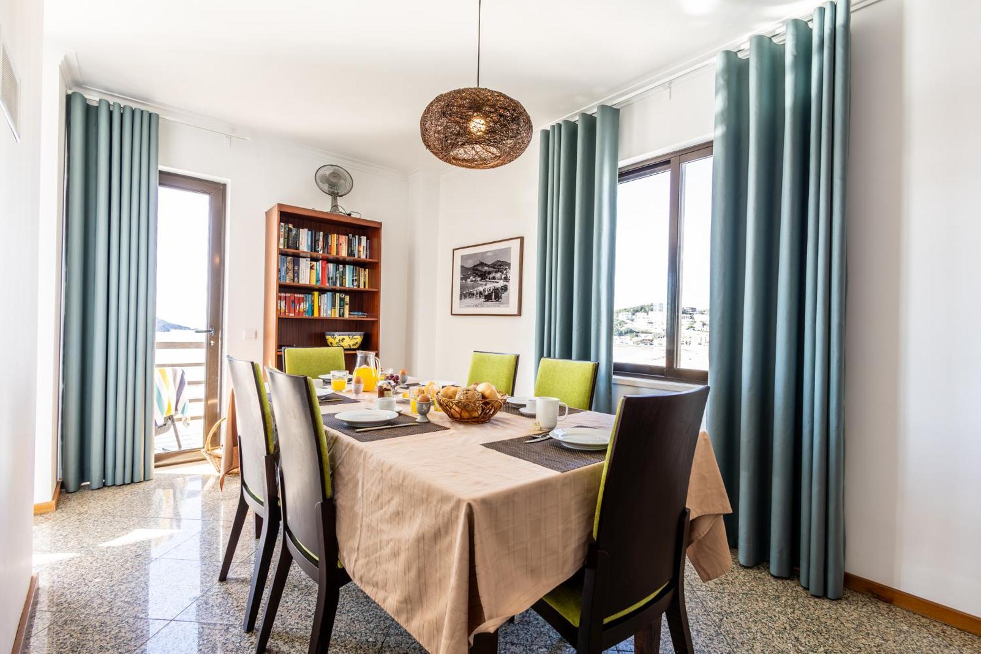 Beachfront 3Bdr Apt On Marginal Boulevard Sao Martinho do Porto Bagian luar foto
