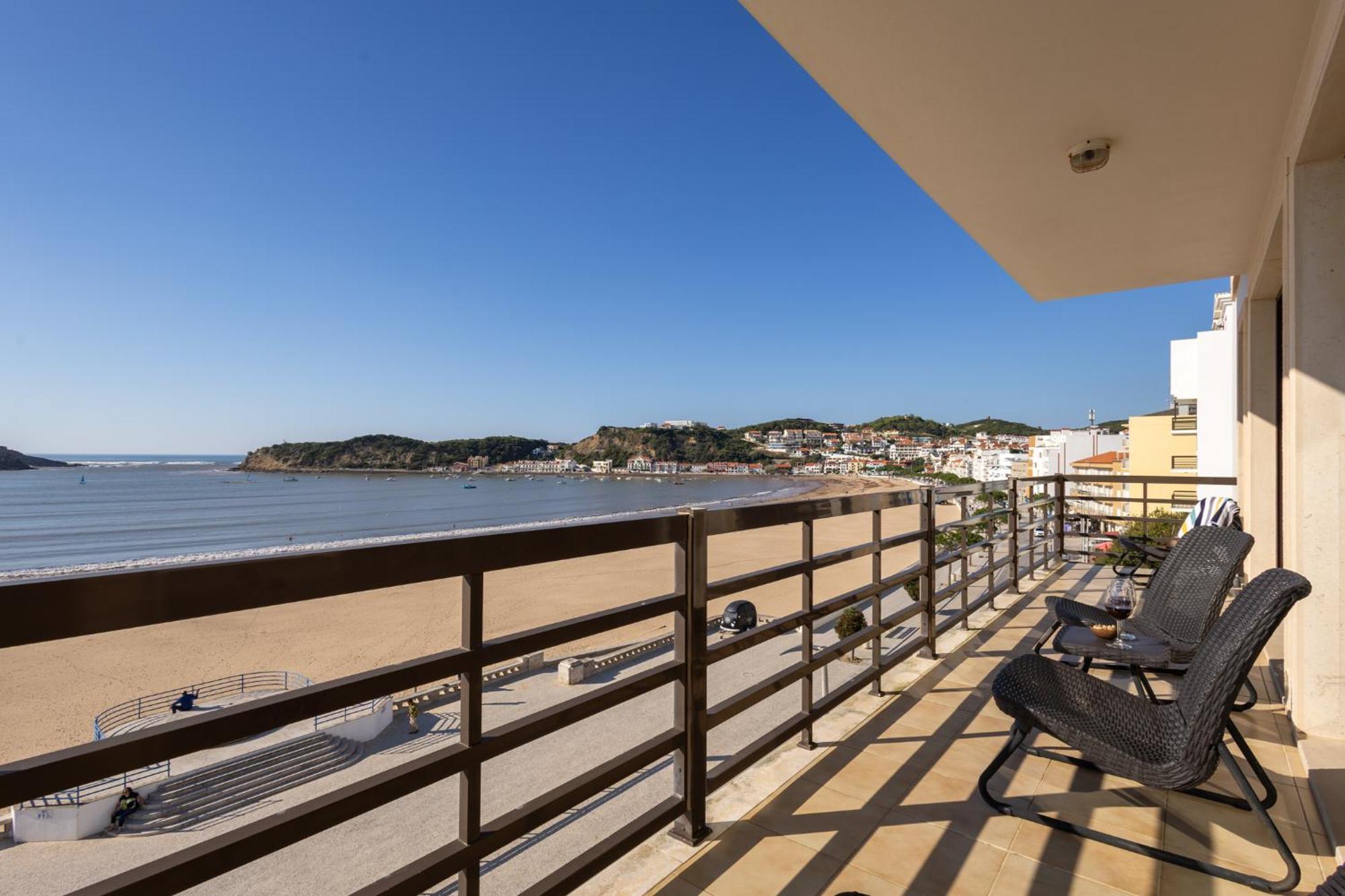 Beachfront 3Bdr Apt On Marginal Boulevard Sao Martinho do Porto Bagian luar foto