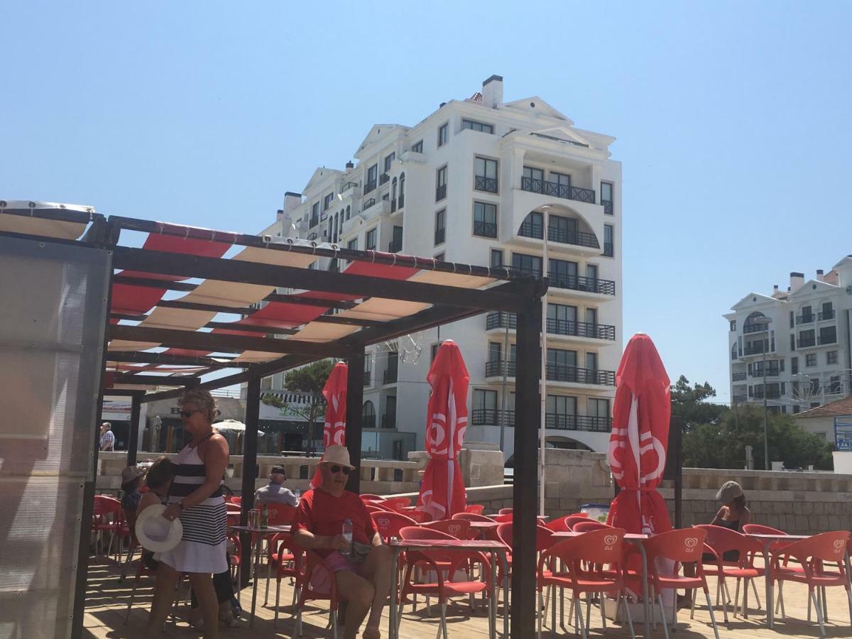 Beachfront 3Bdr Apt On Marginal Boulevard Sao Martinho do Porto Bagian luar foto